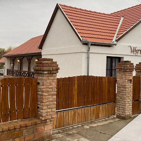 Végvári Vendégház Magyarbóly Exterior foto