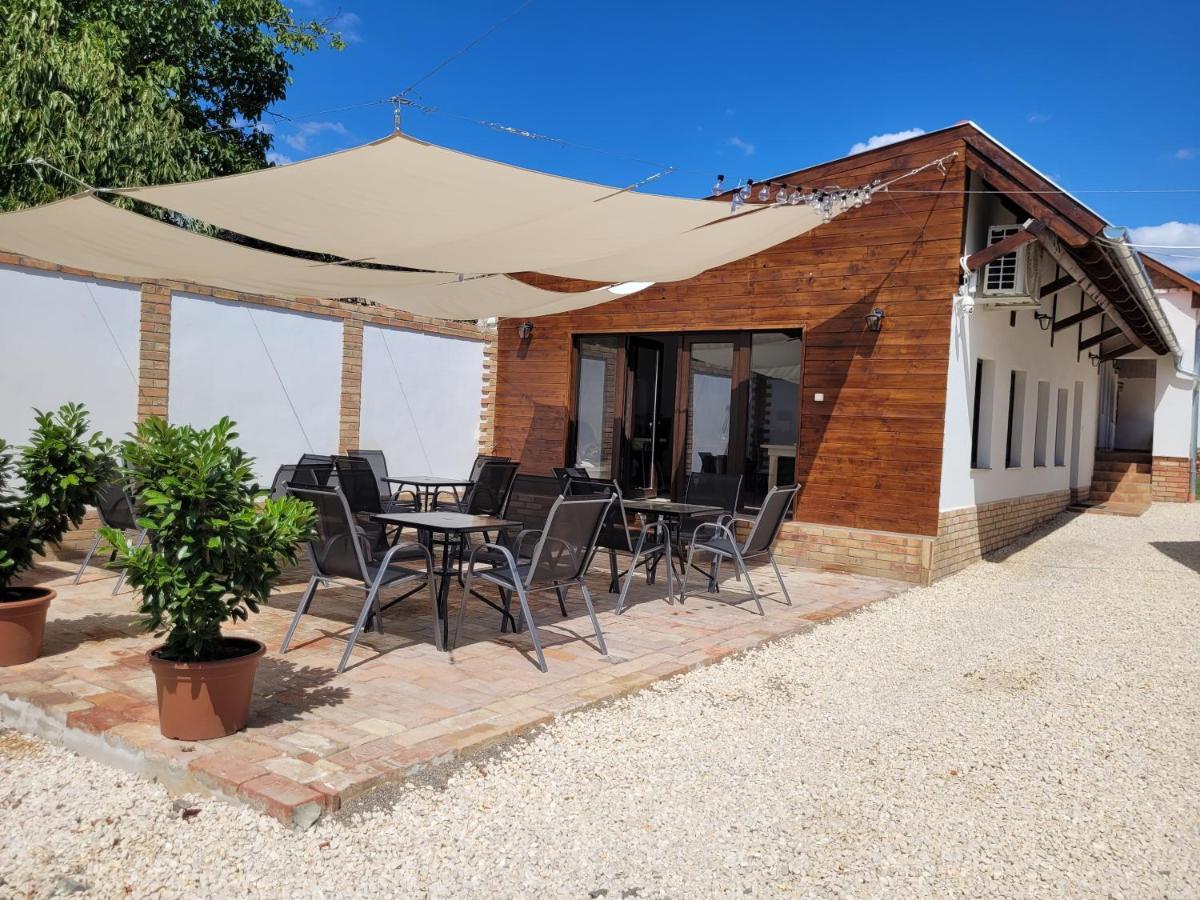 Végvári Vendégház Magyarbóly Exterior foto