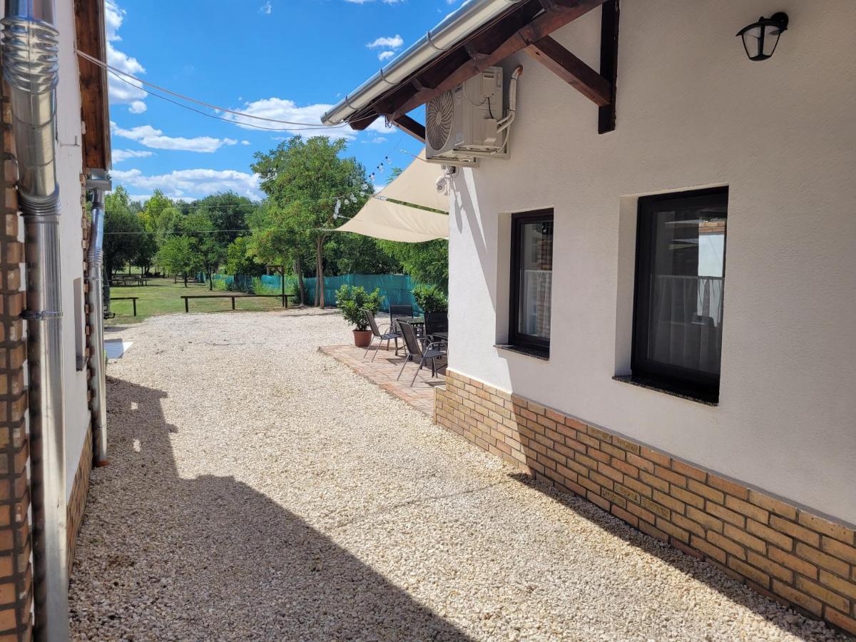 Végvári Vendégház Magyarbóly Exterior foto